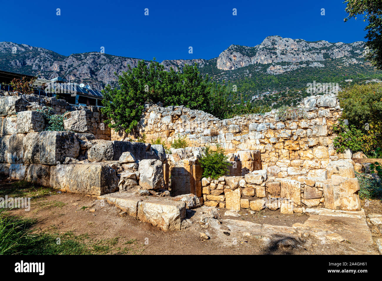 Rovine, resti di antichi Antiphellos' tempietto ellenistico, Kas, Riviera Turca, Turchia Foto Stock