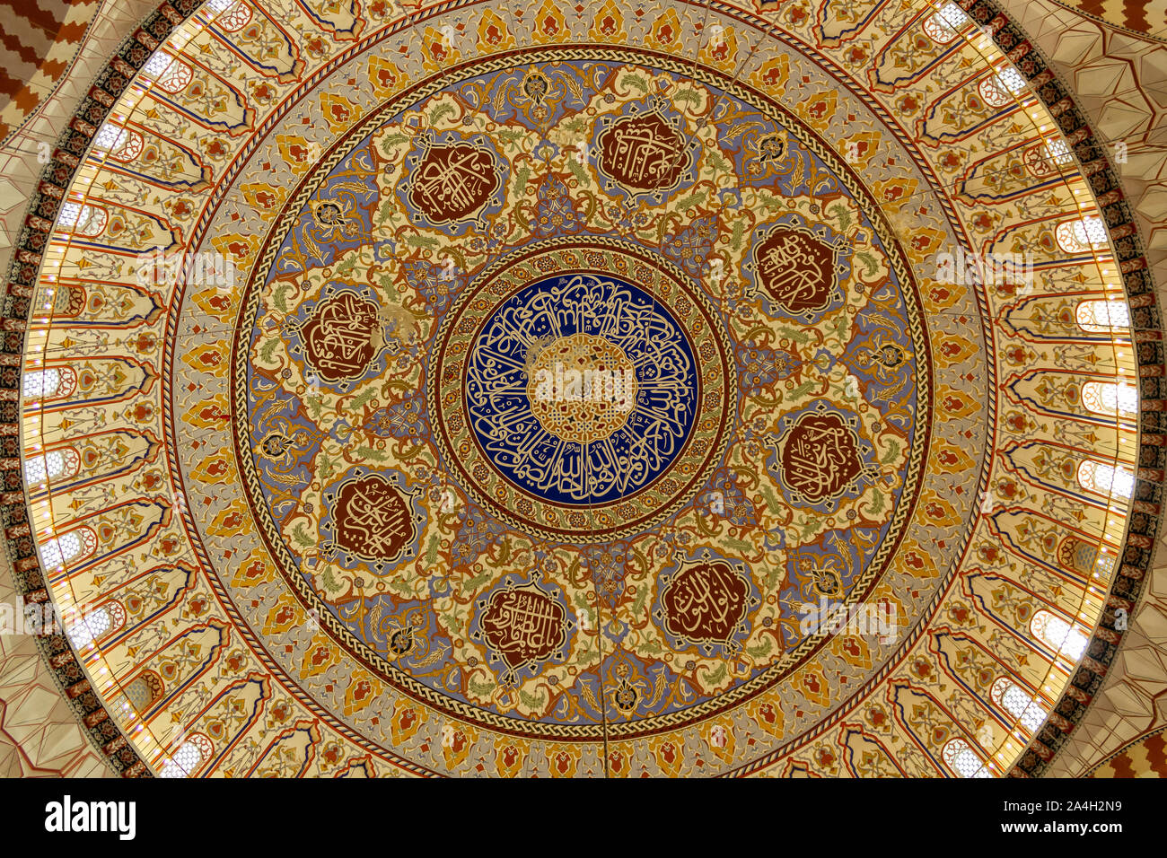 Edirne / Turchia - 02 Ottobre 2019: Moschea Selimiye soffitto a cupola vista interna Foto Stock