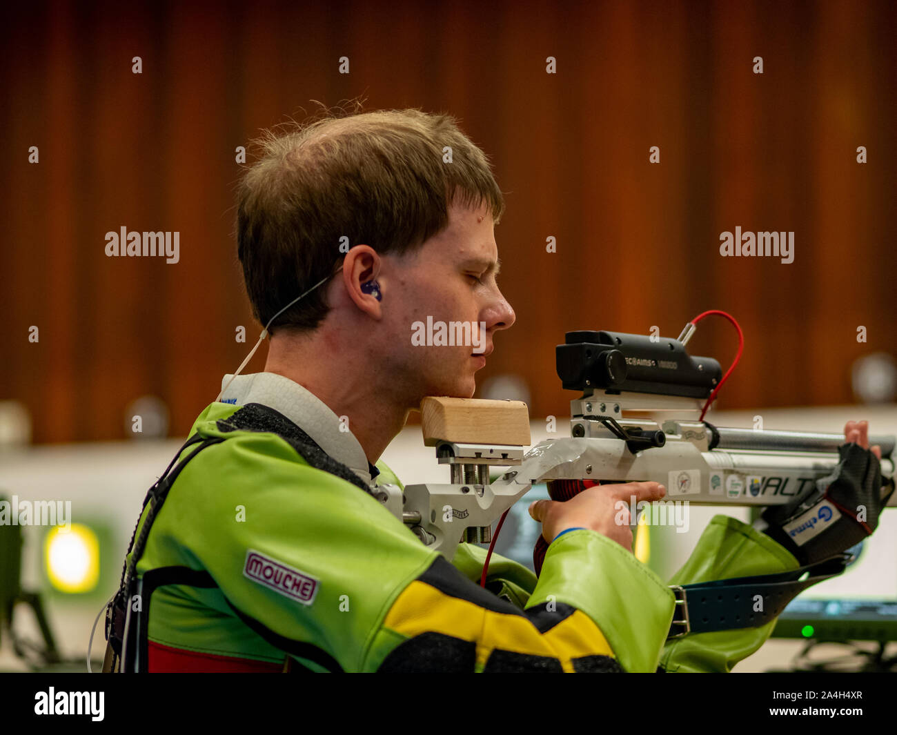 Sydney, Australia, 15 ottobre, 2019. Michael Whapples, Gran Bretagna mentalmente si prepara a fuoco il suo prossimo colpo in 10m miscelata Air Rifle Qualificazione prona SH-VI. Credito: Photability/Alamy Live News Foto Stock