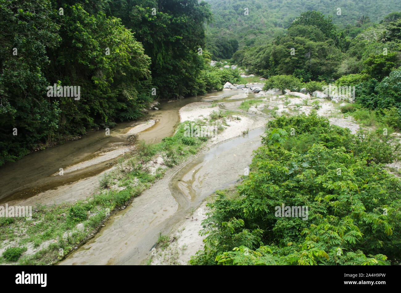 Piedras fiume al confine con il Parco Nazionale Tayrona in Colombia Foto Stock