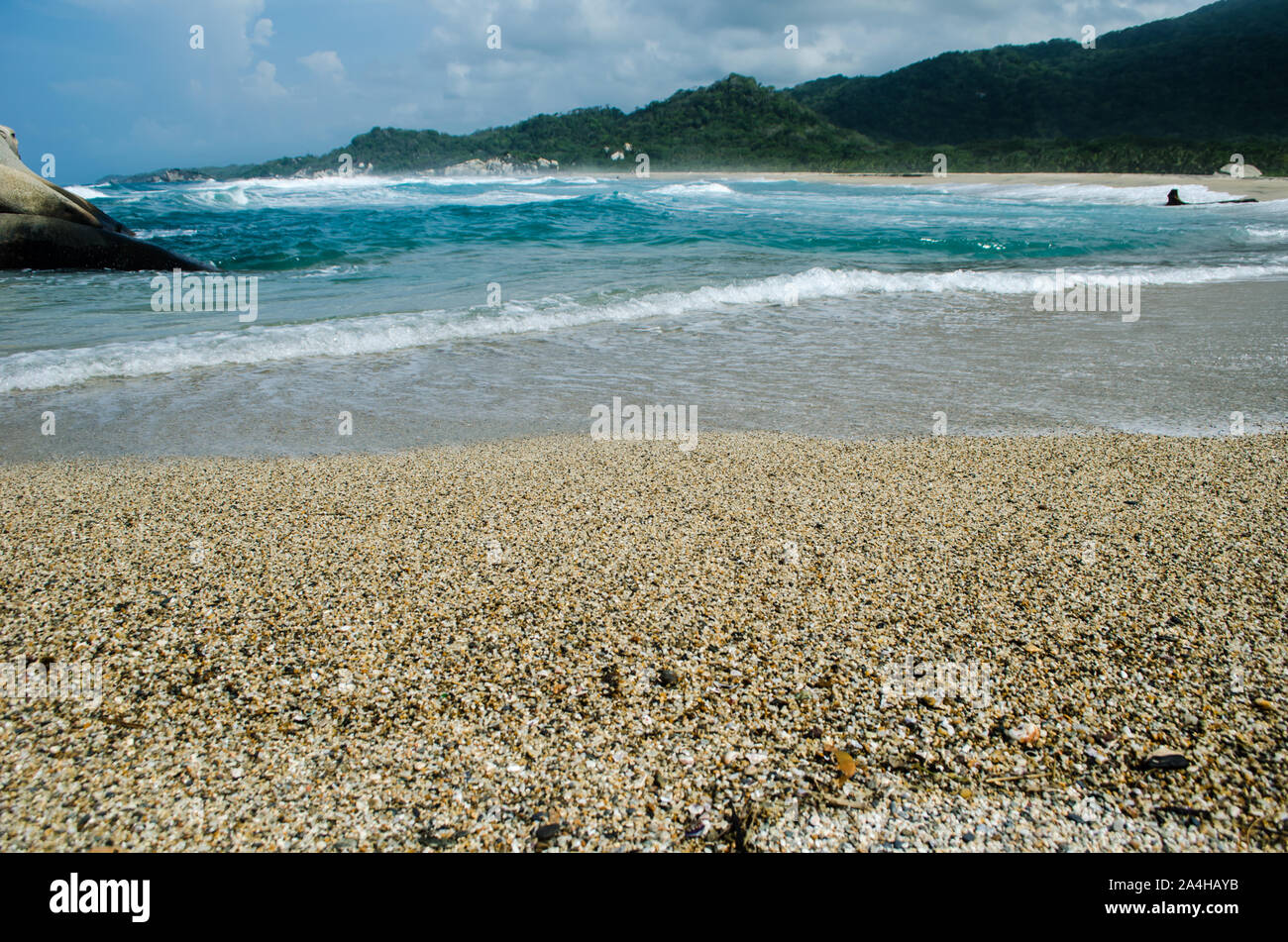 Bella spiaggia di sabbia nel Parco Nazionale Tayrona, una area protetta situata nel dipartimento di Magdalena sul lato caraibico della Colombia Foto Stock
