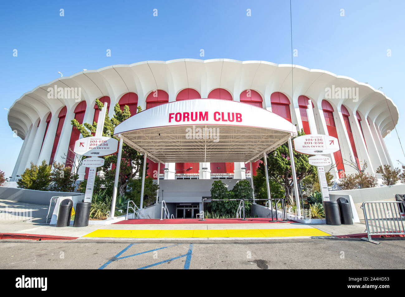 Il Forum è un indoor arena progettata da Charles Luckman a Inglewood, California Foto Stock