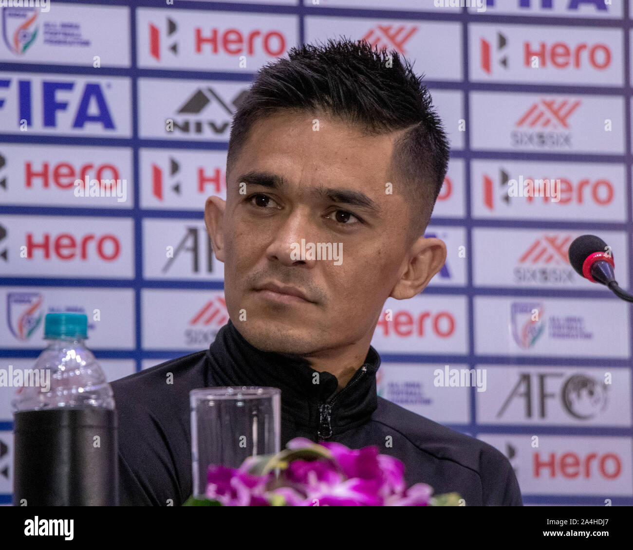 Kolkata, India. Xiv oct, 2019. Sunil Chhetri(capitano-Indian National football team) al pre-partita premere conference in Kolkata su 14ottobre, 2019 prima che il round 3 partita di qualificazione del Qatar 2022 FIFA WORLD CUP E AFC ASIAN CUP 2023 fra India e Bangladesh per essere giocato a saltlake stadium, Kolkata sul quindicesimo oct, 2019 (foto di Amlan Biswas/Pacific Stampa) Credito: Pacific Press Agency/Alamy Live News Foto Stock