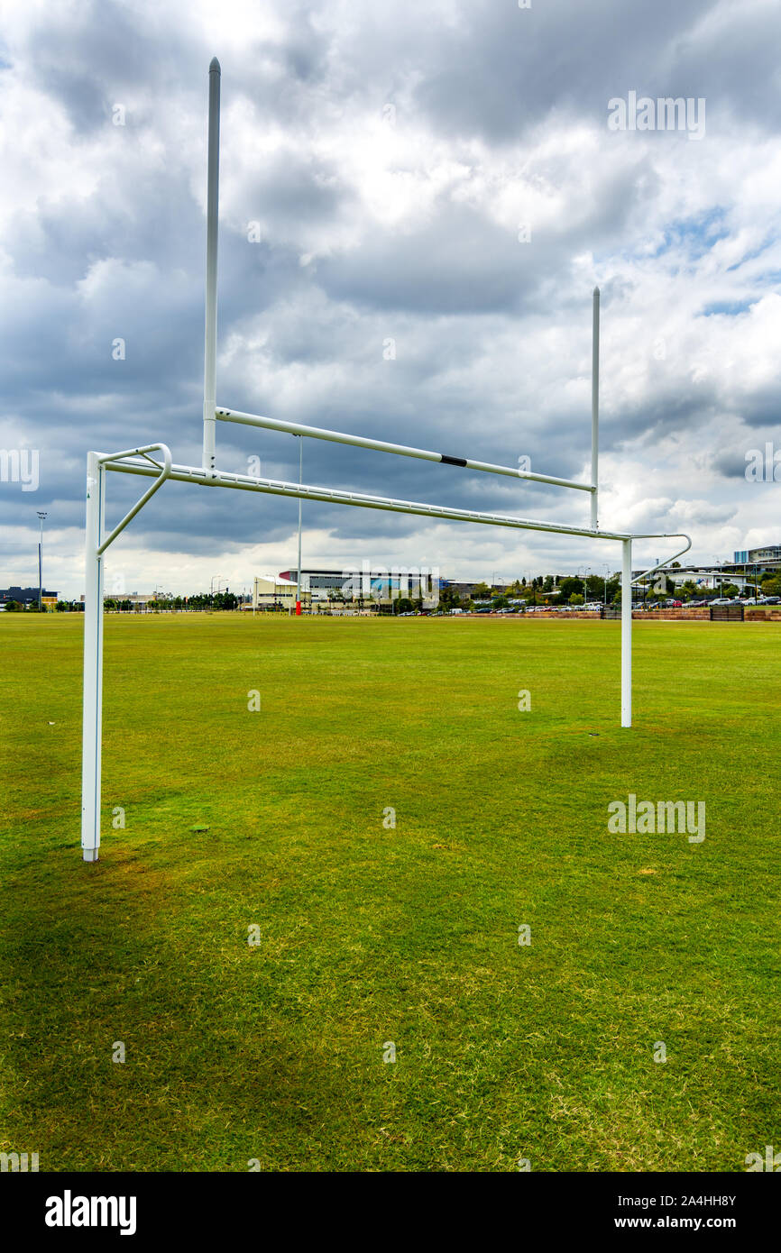 Gli obiettivi di calcio su un vuoto gli sport di terra Foto Stock