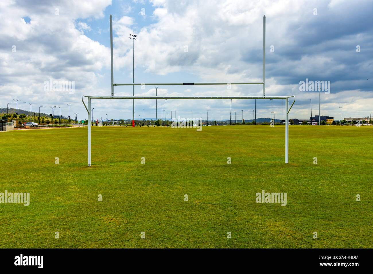Gli obiettivi di calcio su un vuoto gli sport di terra Foto Stock