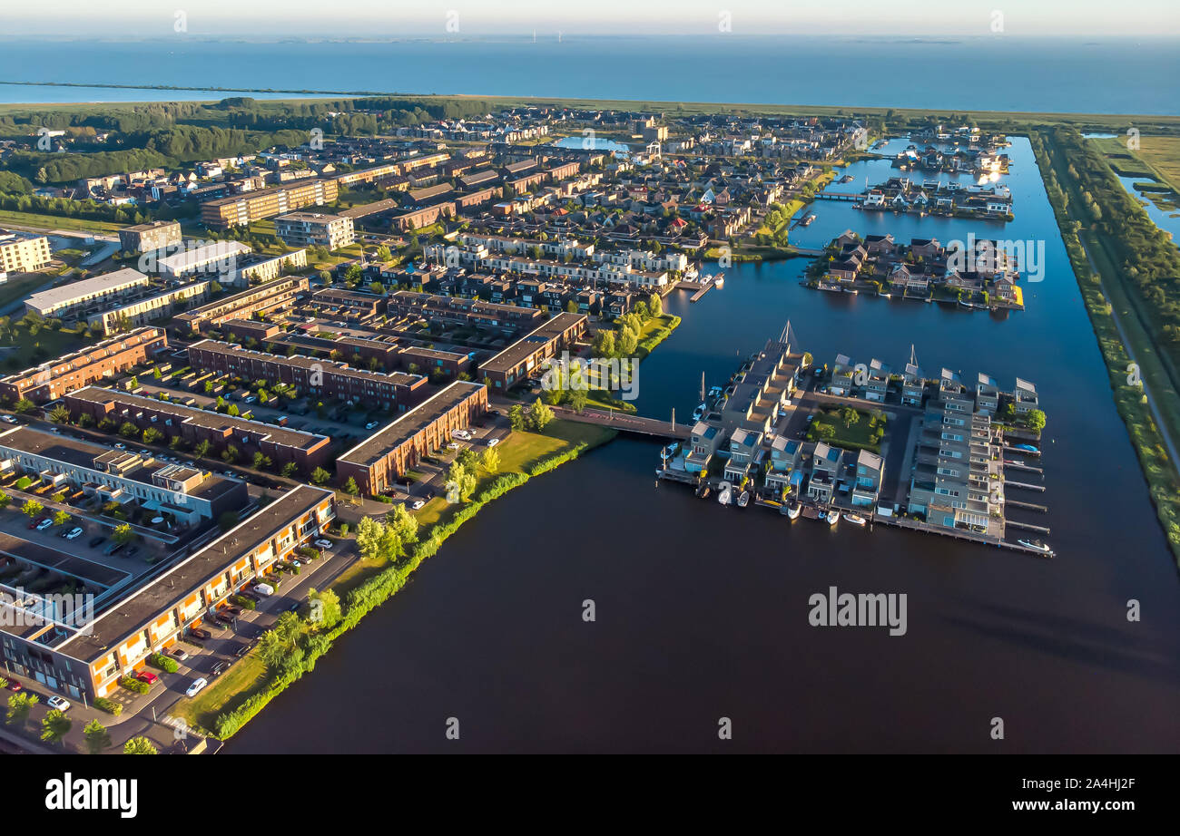 Bellissimo quartiere moderno Noorderplassen in Almere, Paesi Bassi. Riprese aeree. Foto Stock