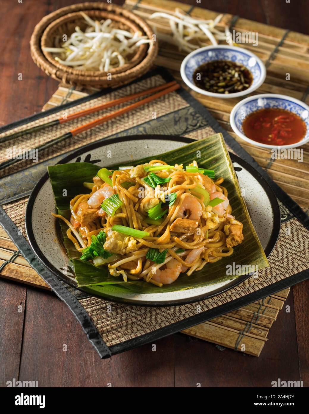 Mee goreng. Noodles fritti. Il sud est asiatico il cibo Foto Stock