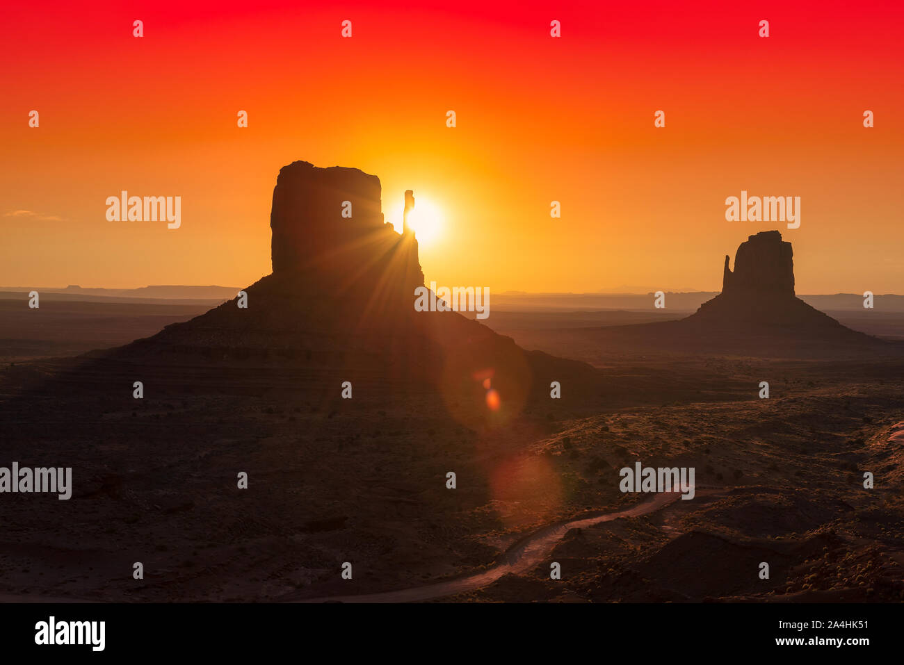 Il Monument Valley a sunrise, Arizona - Utah, Stati Uniti d'America. Foto Stock