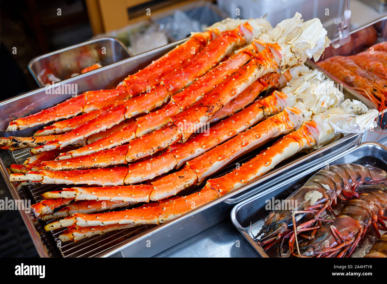 Close up Alaska King crab gambe nel mercato Tsukiji Tokyo Foto Stock