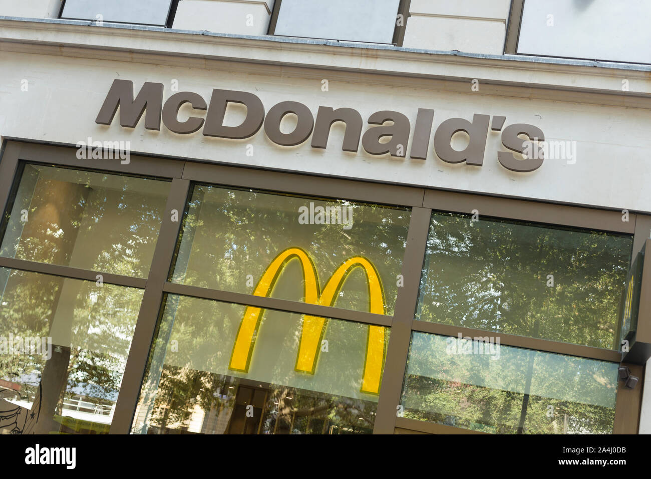 McDonald's sign logo, Londra, Inghilterra Foto Stock