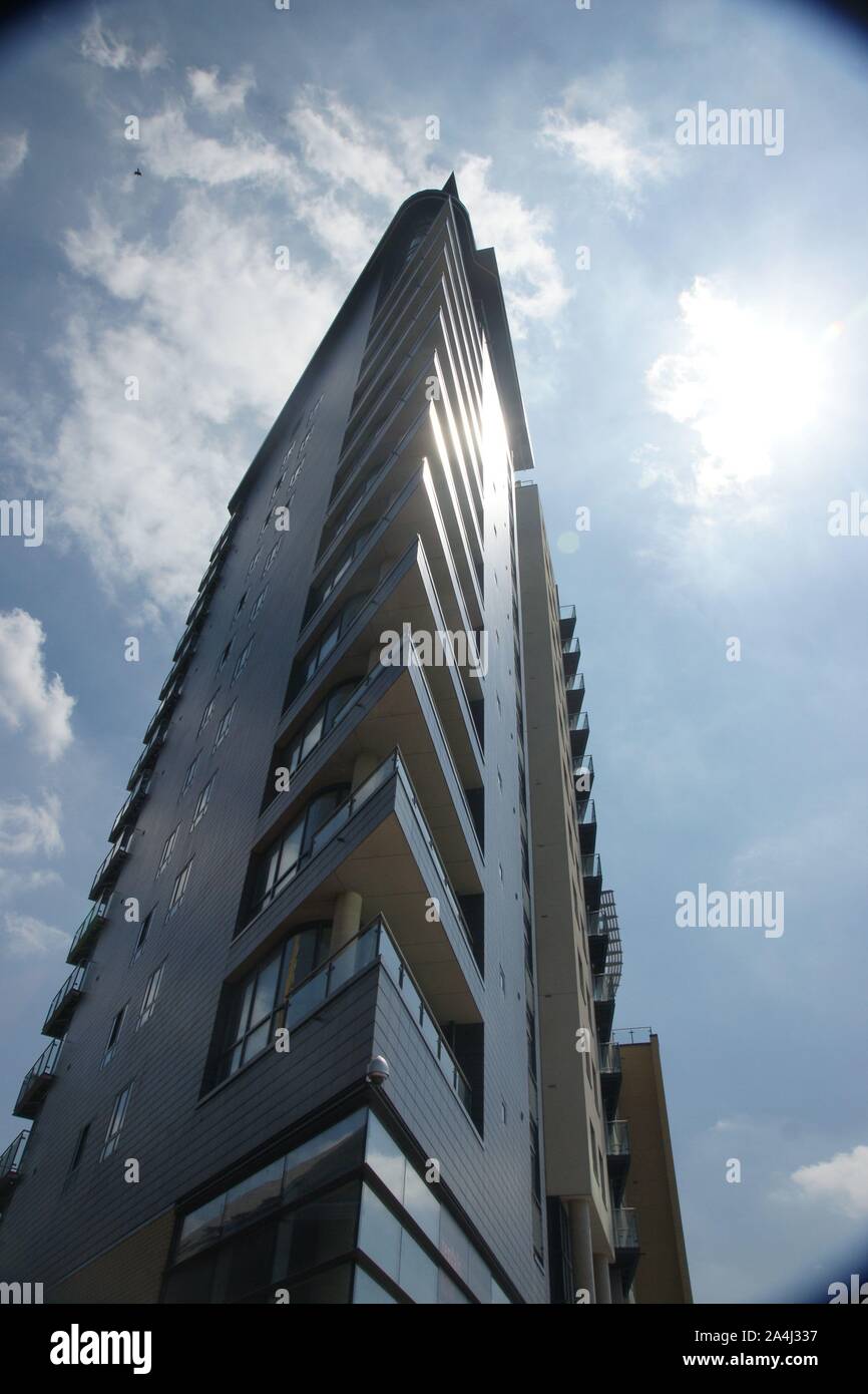 Moderno ed alto edificio di appartamenti Foto Stock