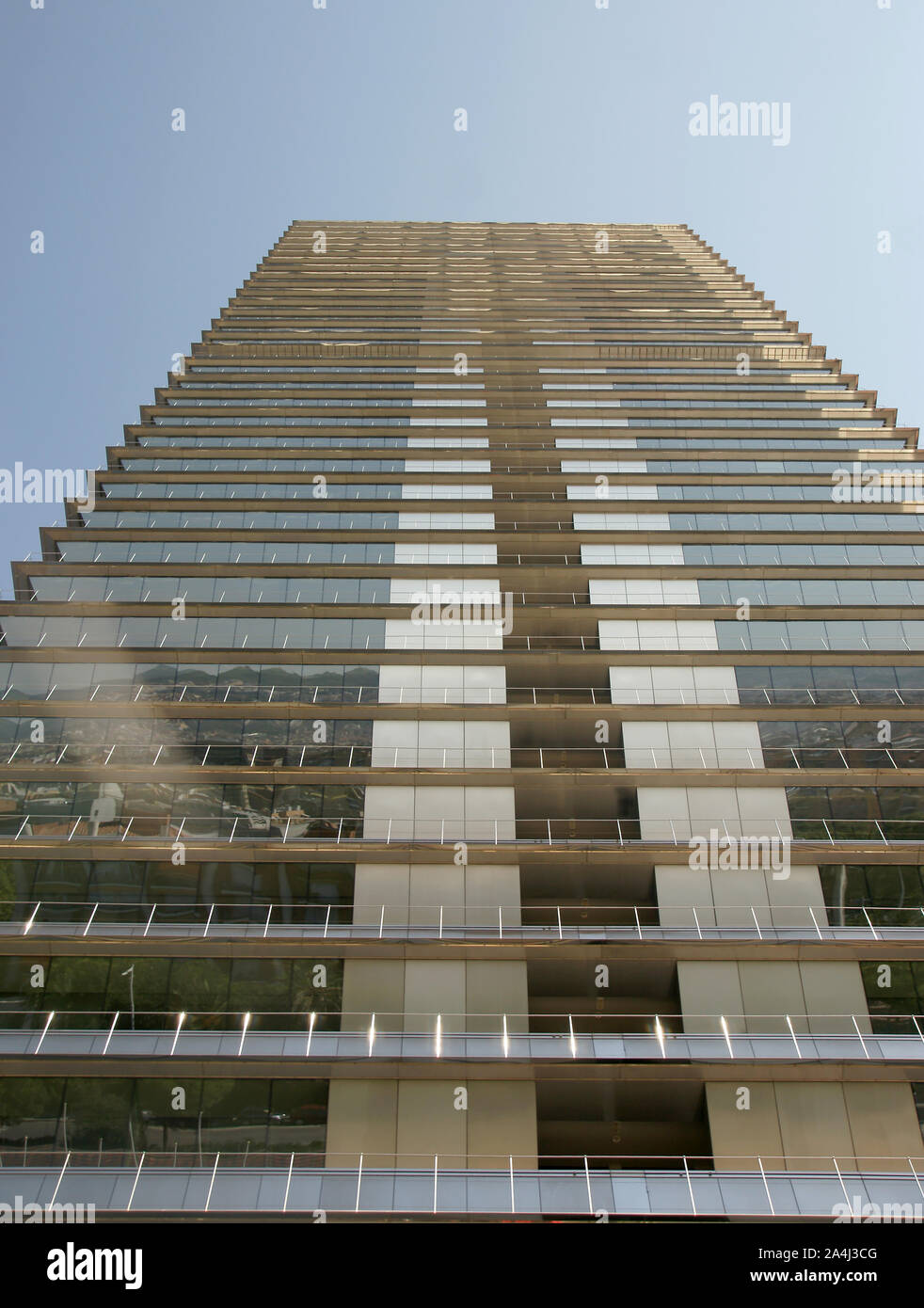 Moderno ed alto edificio di appartamenti Foto Stock