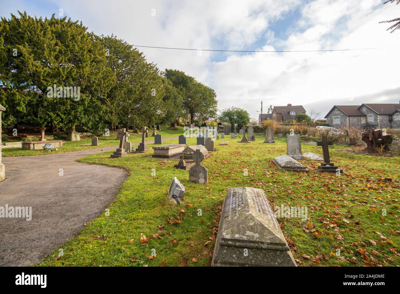 Il cimitero presso la Chiesa di Cristo, Redhill, North Somerset, Inghilterra Foto Stock