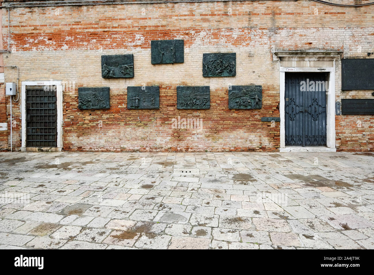 Holocaus stele commemorativa Venetian ebrei deportati dai Nazisti tedeschi durante la Seconda Guerra Mondiale. Campo di Ghetto Nuova Foto Stock