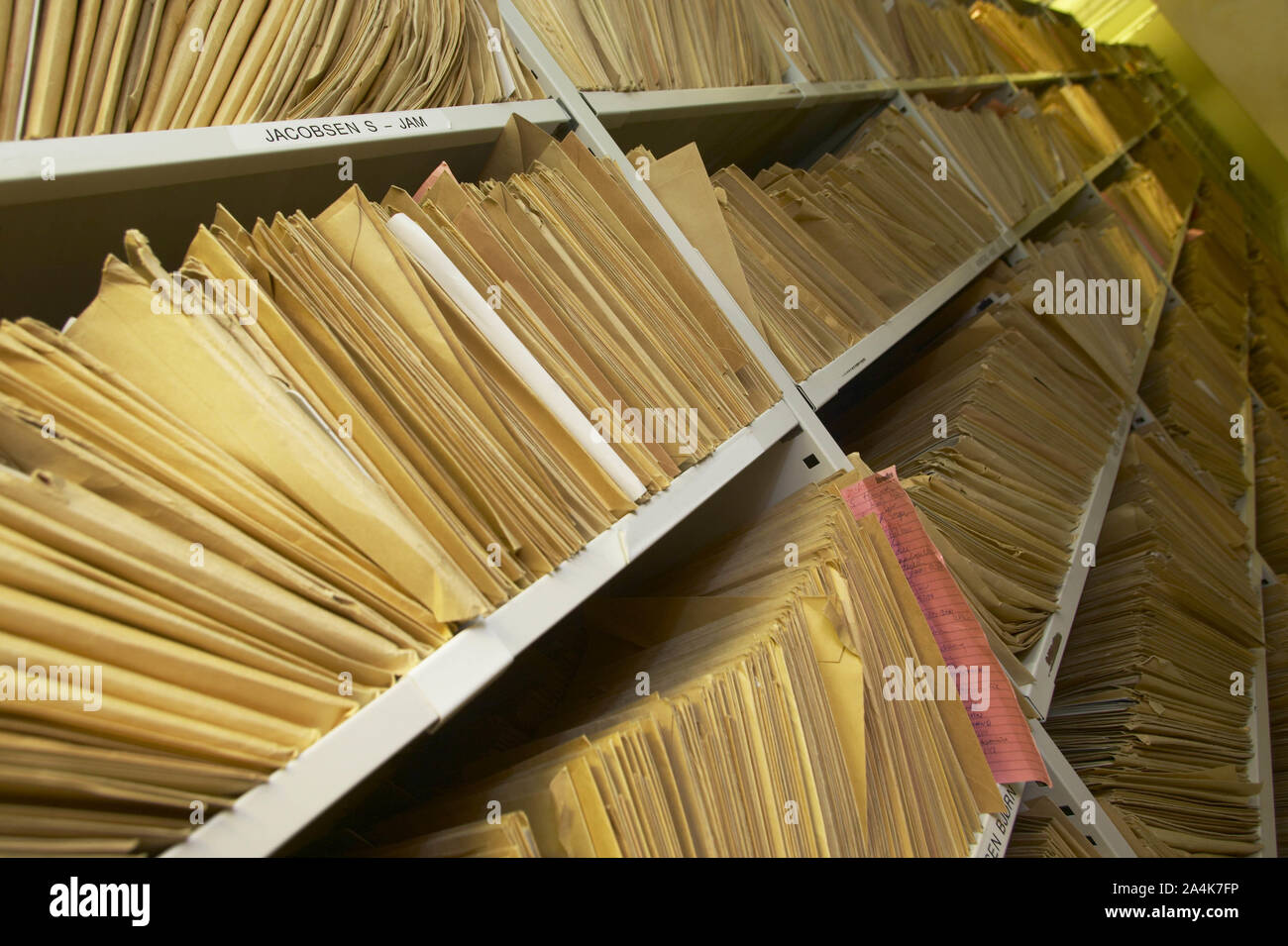 Ordine alfabetico - alphabeth - Archiviazione di documenti - file - Ricerca - burocrazia - ripostiglio ordine storico conformità - Documenti - organizatio Foto Stock
