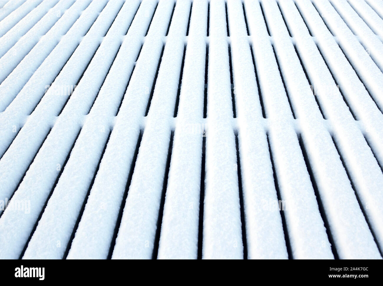 Il molo di legno con la neve Foto Stock