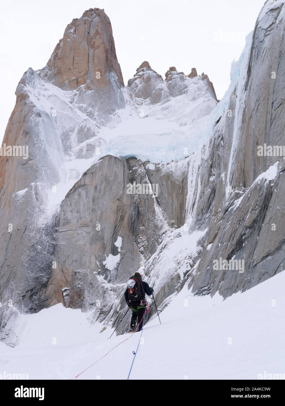 Scalatore a Aguja Poincenot, Patagonia, Argentina. Foto Stock