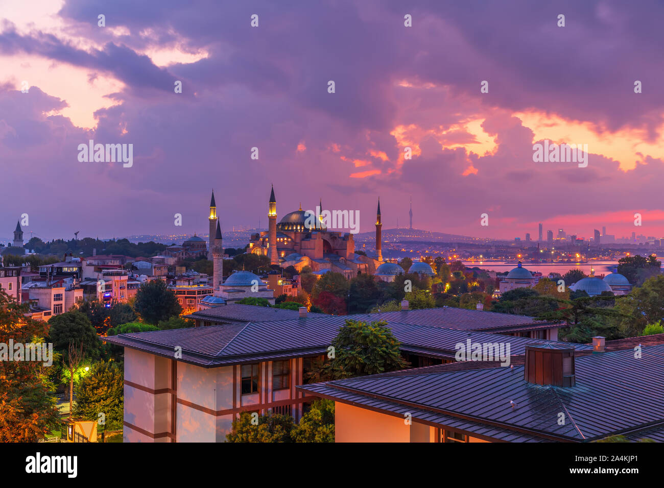 Hagia Sophia, del Bosforo e dei tetti di Istanbul, serata foto Foto Stock