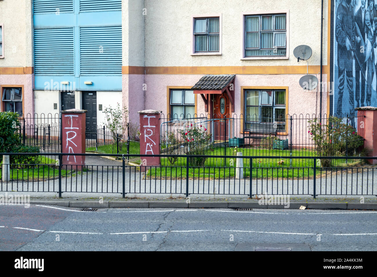 DERRY, Londonderry / IRLANDA DEL NORD - 12 ottobre 2019: Il Bogside è un neigbourhoud al di fuori delle mura della città di Derry. Foto Stock