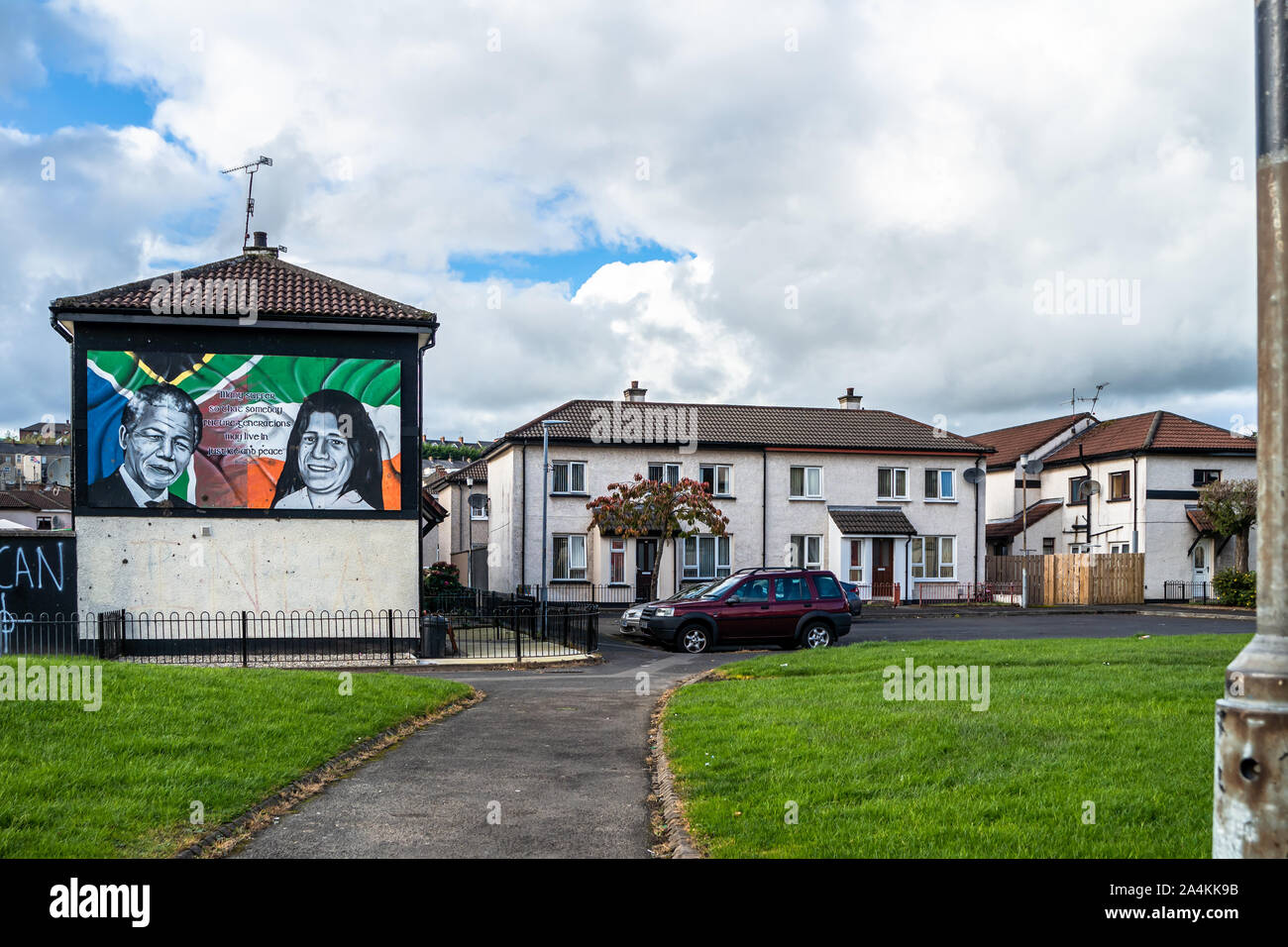 DERRY, Londonderry / IRLANDA DEL NORD - 12 ottobre 2019: Il Bogside è un neigbourhoud al di fuori delle mura della città di Derry. Foto Stock