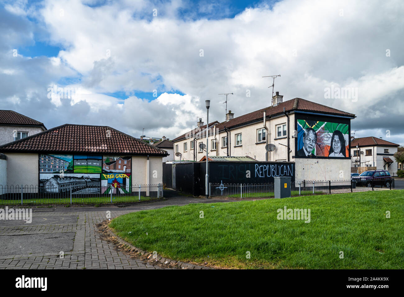 DERRY, Londonderry / IRLANDA DEL NORD - 12 ottobre 2019: Il Bogside è un neigbourhoud al di fuori delle mura della città di Derry. Foto Stock