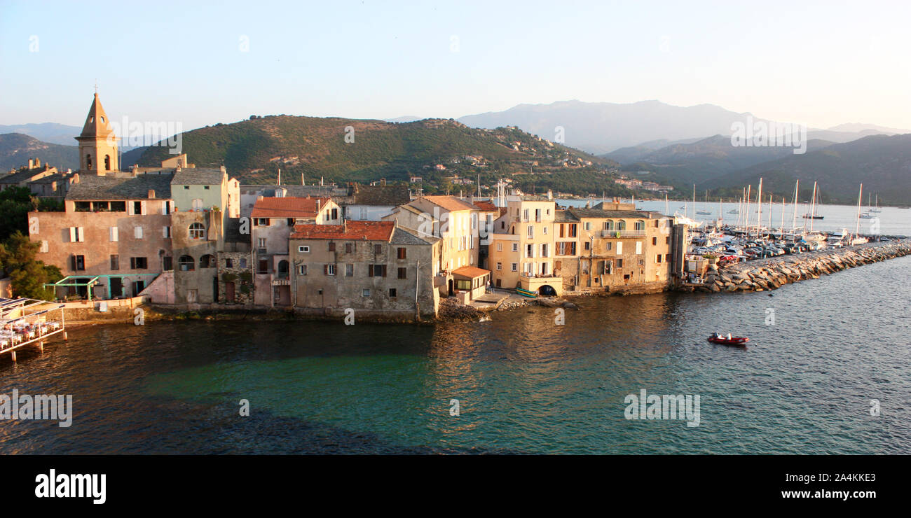 Saint Florent una città di Corse e il suo lungomare Foto Stock