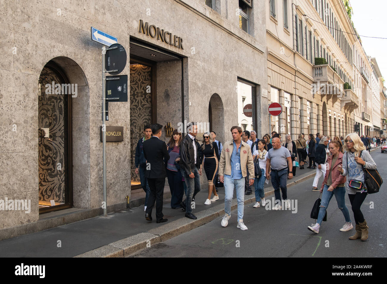 moncler milano via montenapoleone