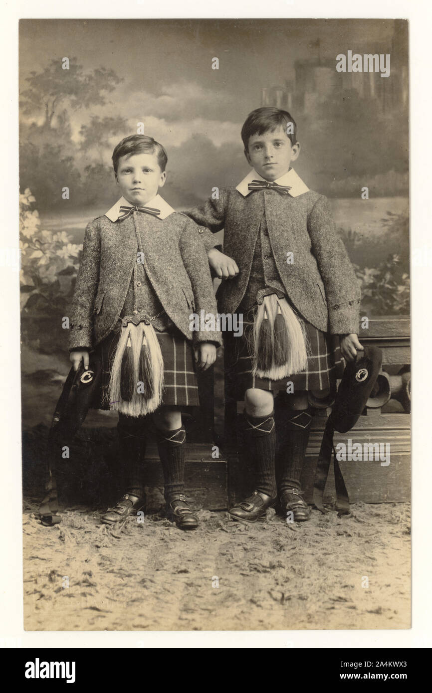 Scottish kilt children immagini e fotografie stock ad alta risoluzione -  Alamy