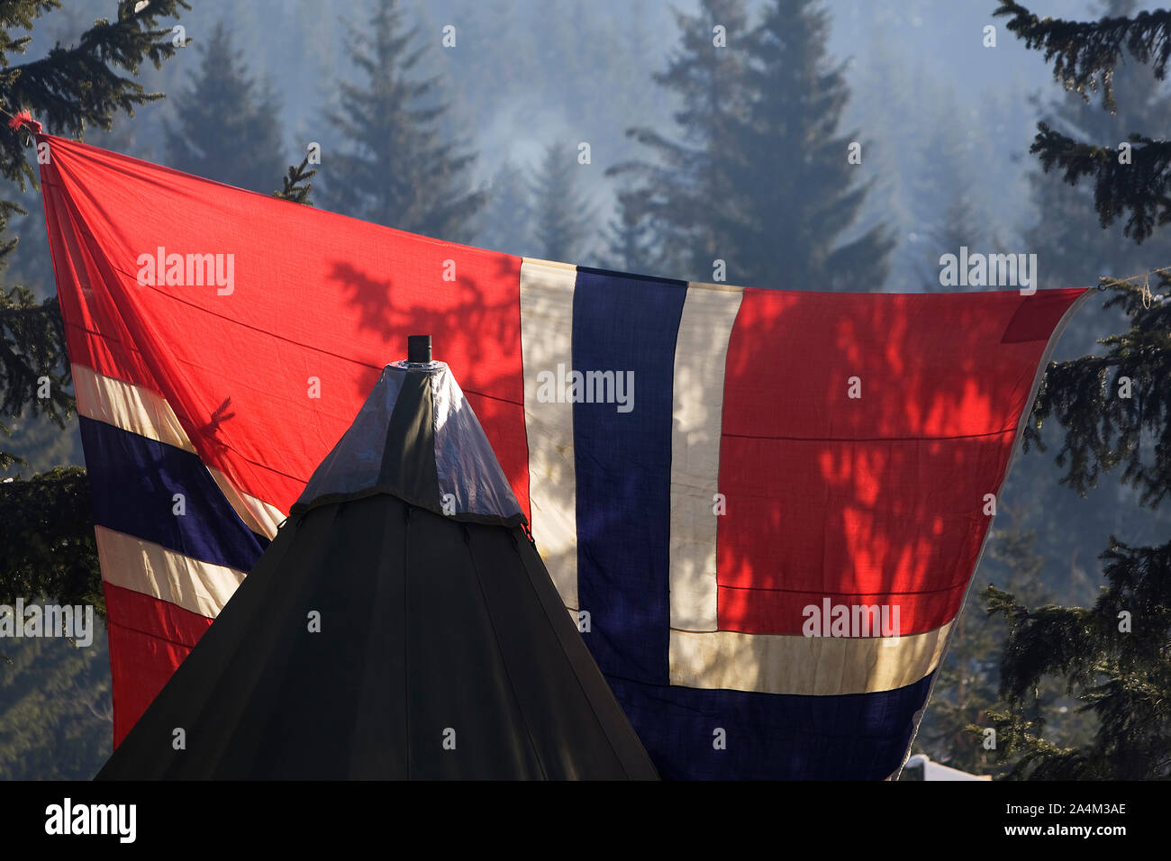 Tenda e bandiera norvegese a Campionati del Mondo di Sci di Holmenkollen, Norvegia Foto Stock