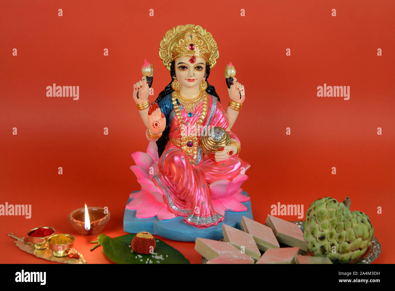 Lakshmi Poojan o Laxmi pooja, un evento durante il popolare tradizionale indiano Diwali Festival Foto Stock