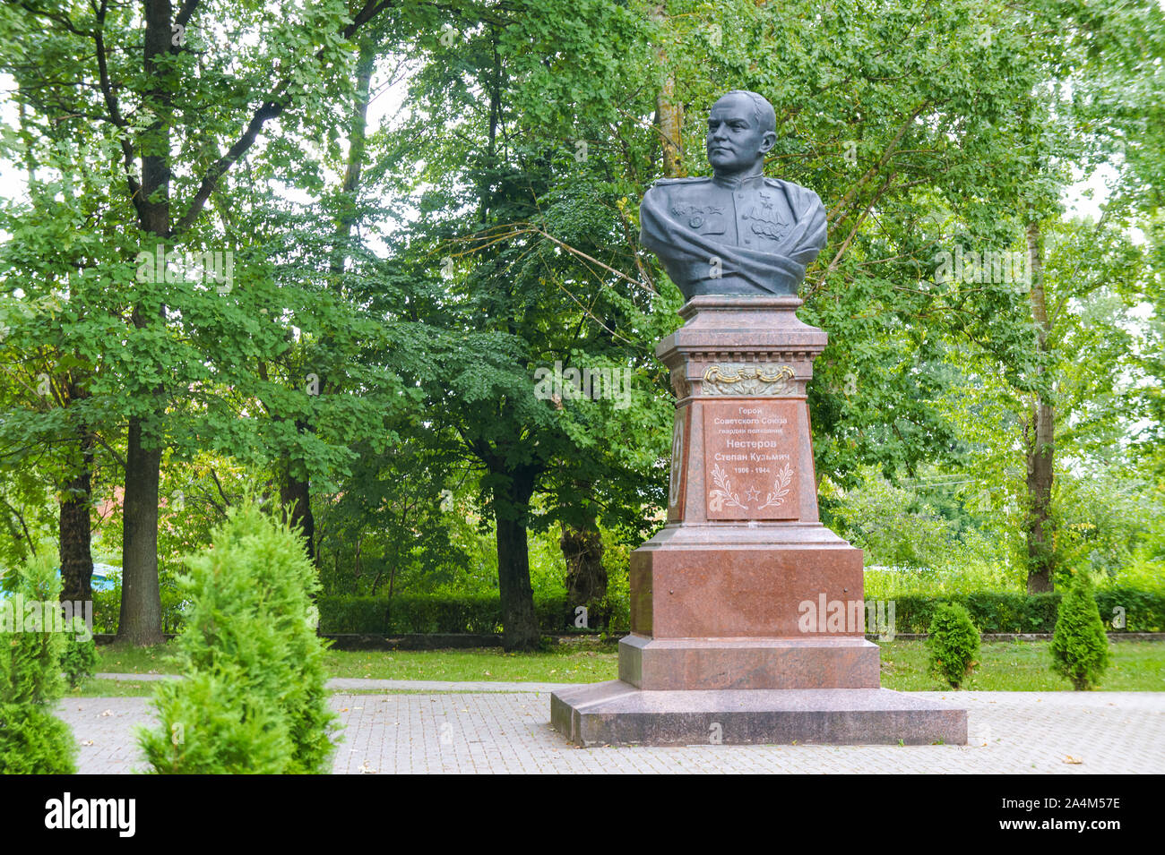 Monumento a S. K. Nesterov, memoriale per l'eroe dell'Unione Sovietica Nesterov S. K., Nesterov (Stallupönen, Ebenrode), la regione di Kaliningrad, Russia, Lug Foto Stock