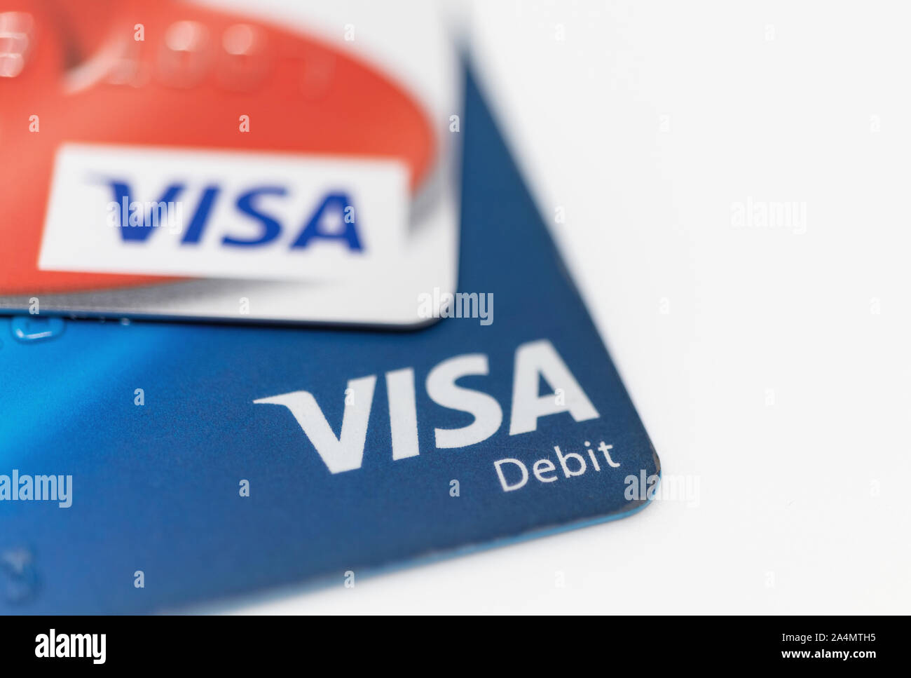London / UK - 9 Ottobre 2019 - logo Visa su carte bancarie, closeup vista macro con una profondità di campo ridotta Foto Stock
