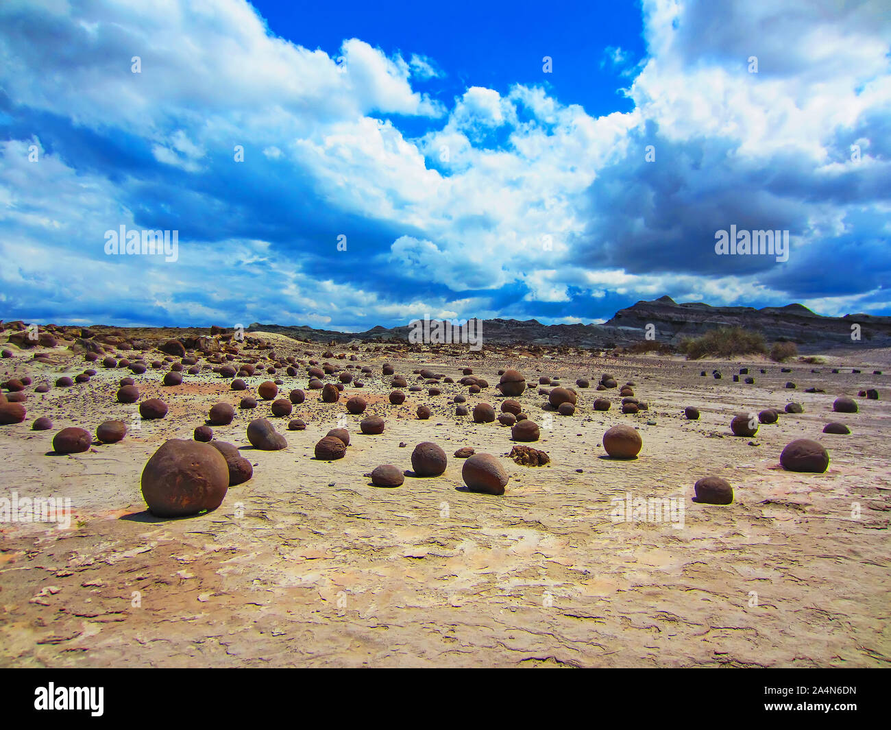 Cancha de Bochas, rocce a forma di sfere che formata da aderenza in un fiume-Ischigualasto Parco Provinciale, Argentina Foto Stock