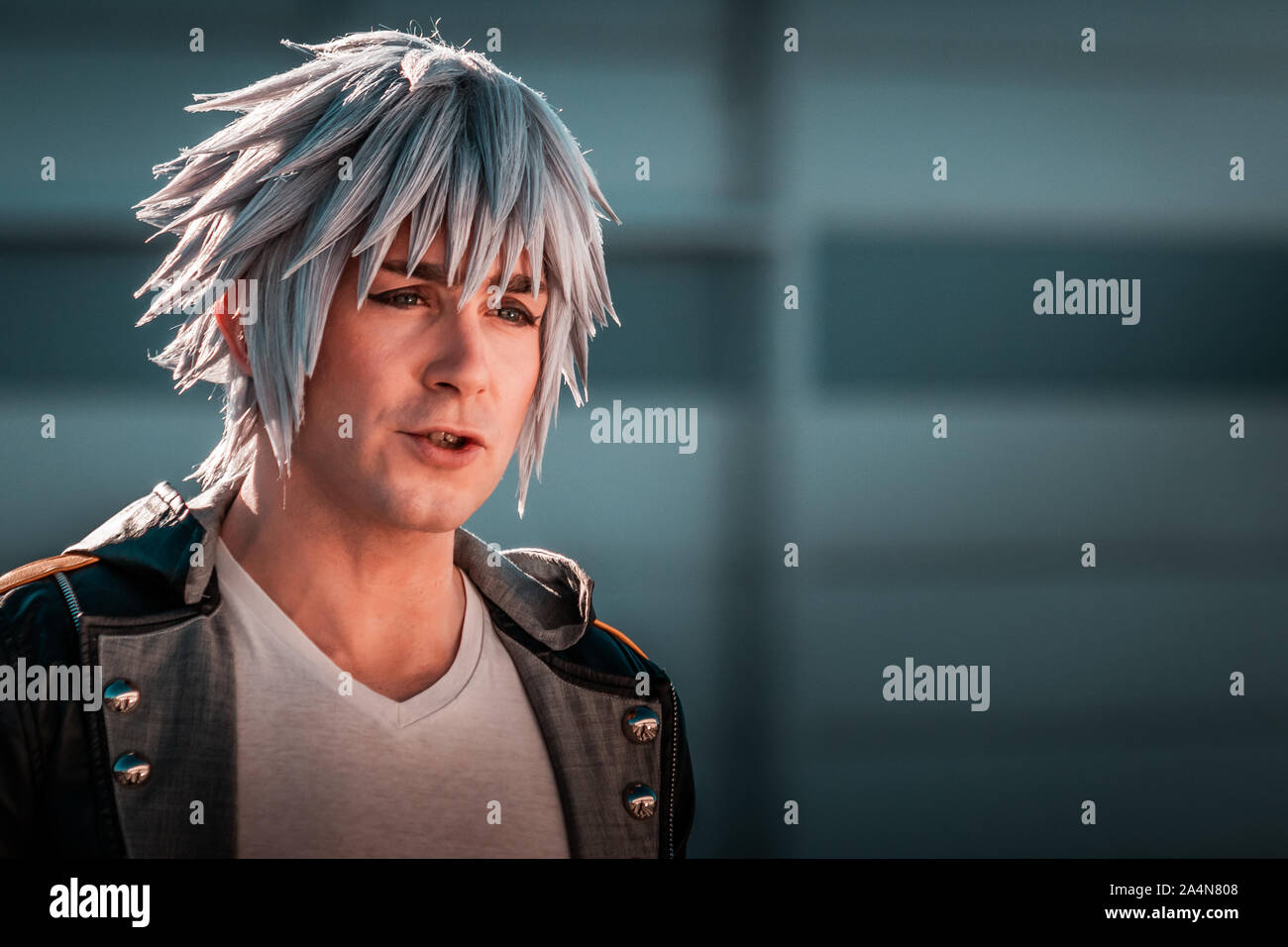 Roma, 5 aprile 2019, fumetti e cosplayer evento chiamato 'Romix'. Di medie colpi di un giovane gay di uomini in abiti giapponesi. Appassionati hard core, giorno felice. Foto Stock