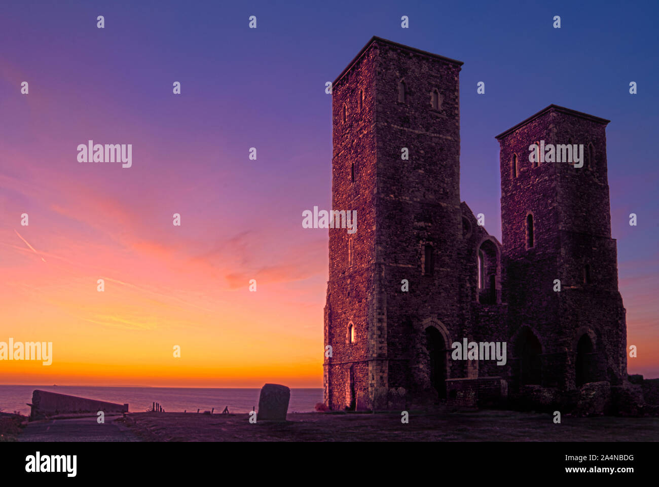 Reculver Twin towers sunset Foto Stock