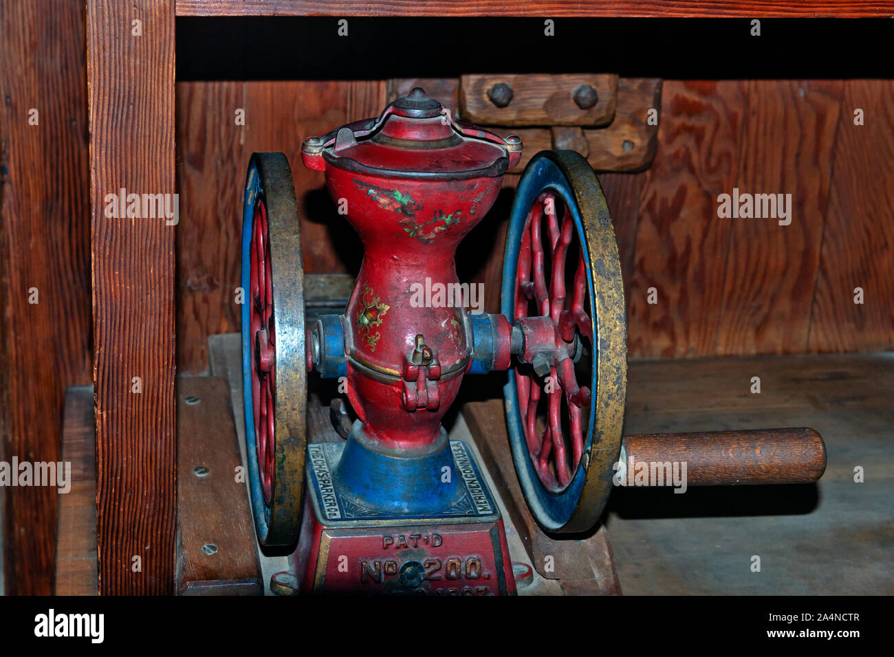 Vecchia cucina strumento meccanico, Gillette Castello, una volta casa di 'SSherlock Holmes, Park East Haddam, Connecticut, Stati Uniti d'America Foto Stock