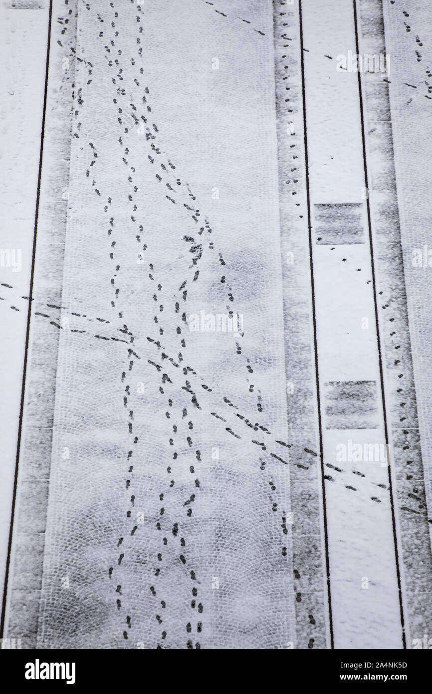 Orme nella neve fresca, Foto Stock