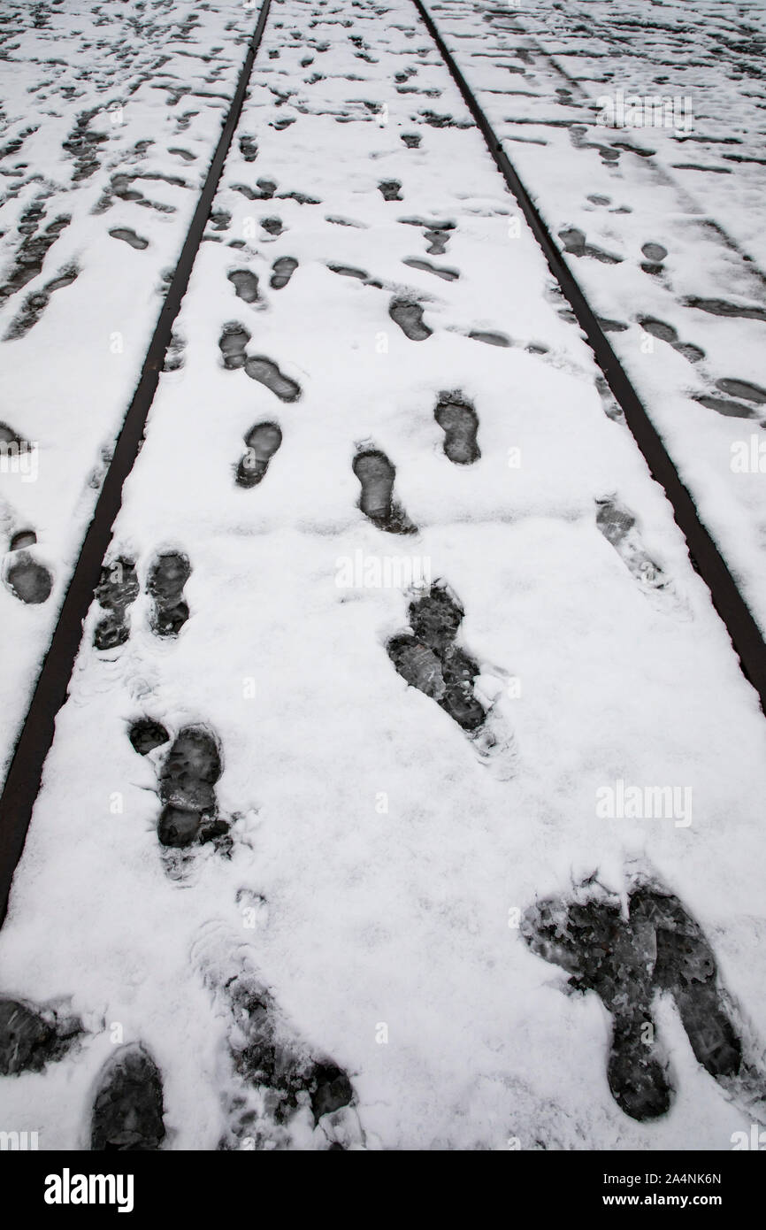 Orme nella neve fresca, Foto Stock