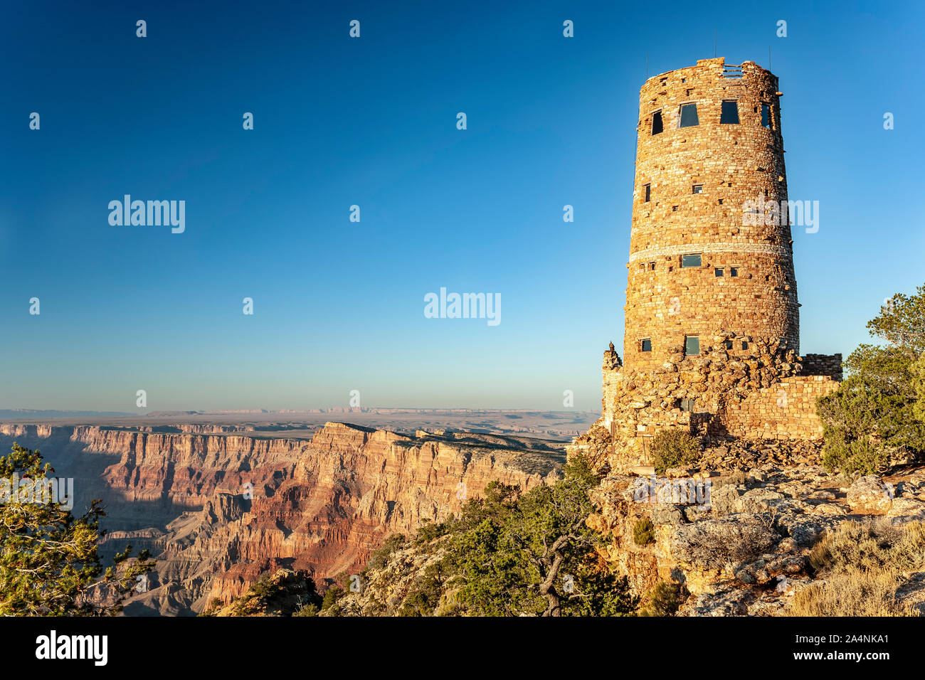 Vista del deserto torre di avvistamento e pareti del canyon, il Parco Nazionale del Grand Canyon, Arizona USA Foto Stock