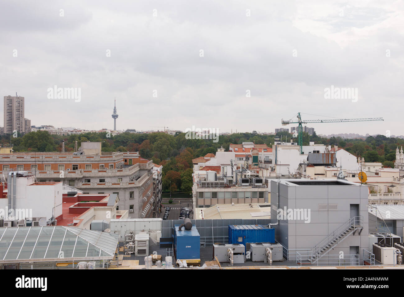 Vista sui tetti di Madrid da La Cibeles Palace Foto Stock