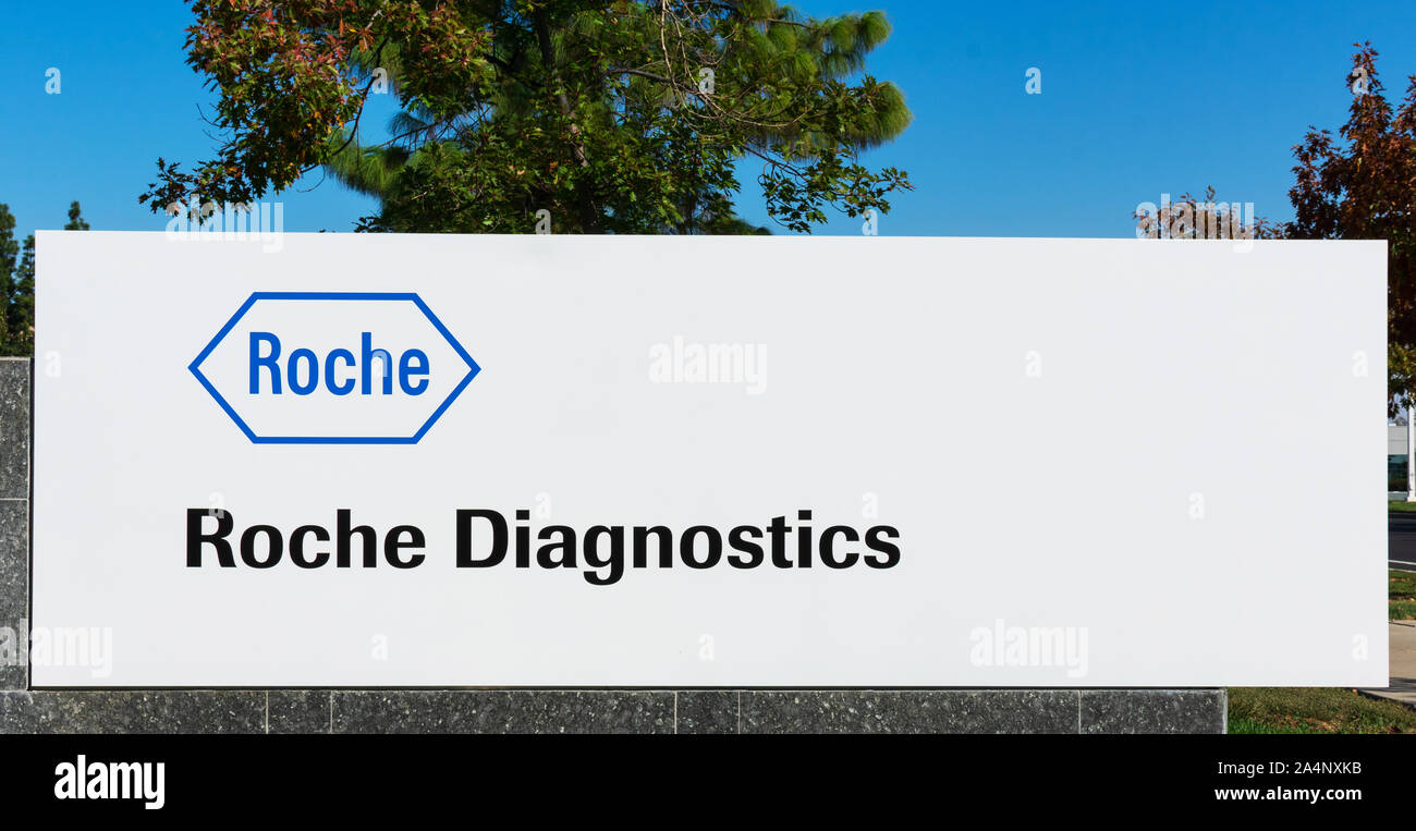 Roche Diagnostics segno presso il campus della divisione diagnostici di Roche Foto Stock