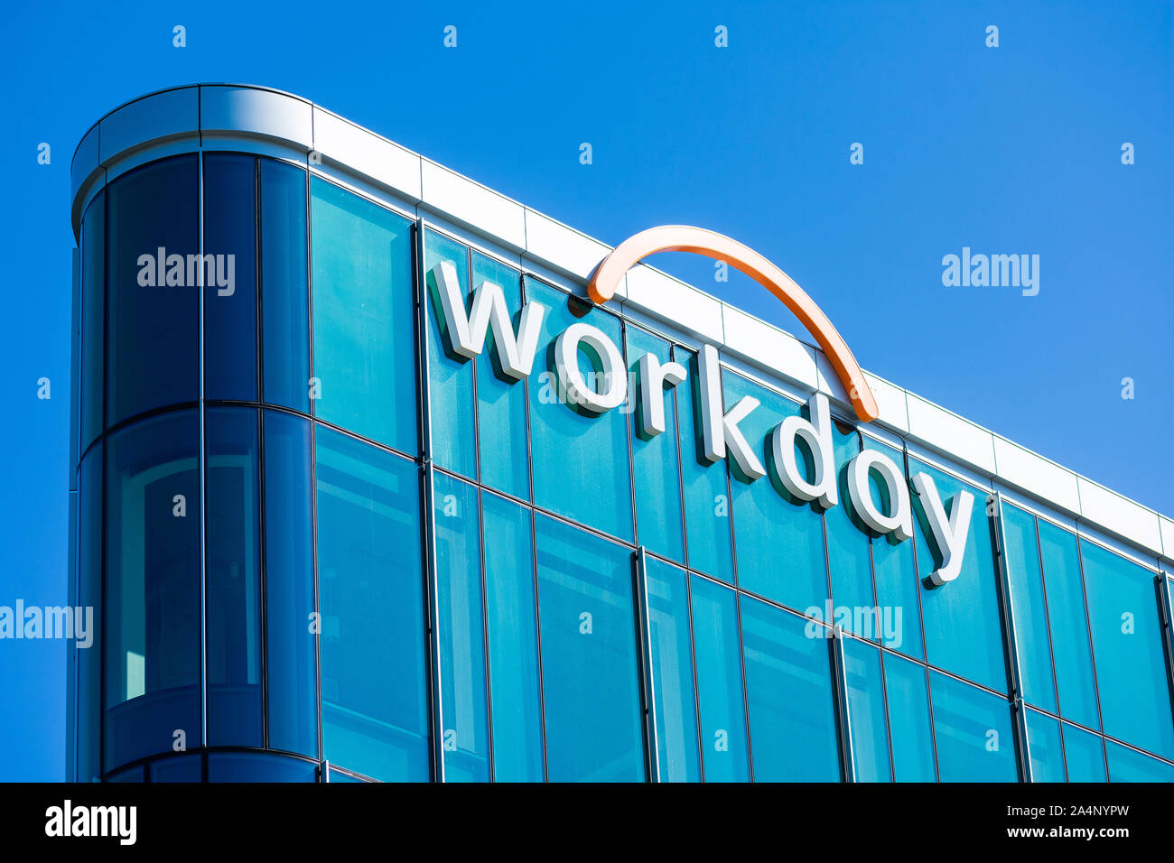 La sede centrale della giornata lavorativa facciata di edificio nella Silicon Valley. I giorni lavorativi, Inc. è on-demand di gestione finanziaria e la gestione del capitale umano dal fornitore di software Foto Stock