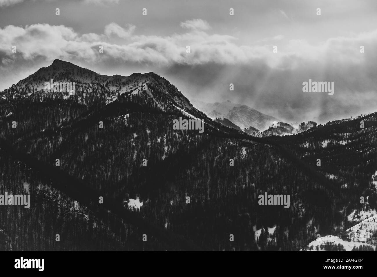 Le montagne coperte di neve Foto Stock