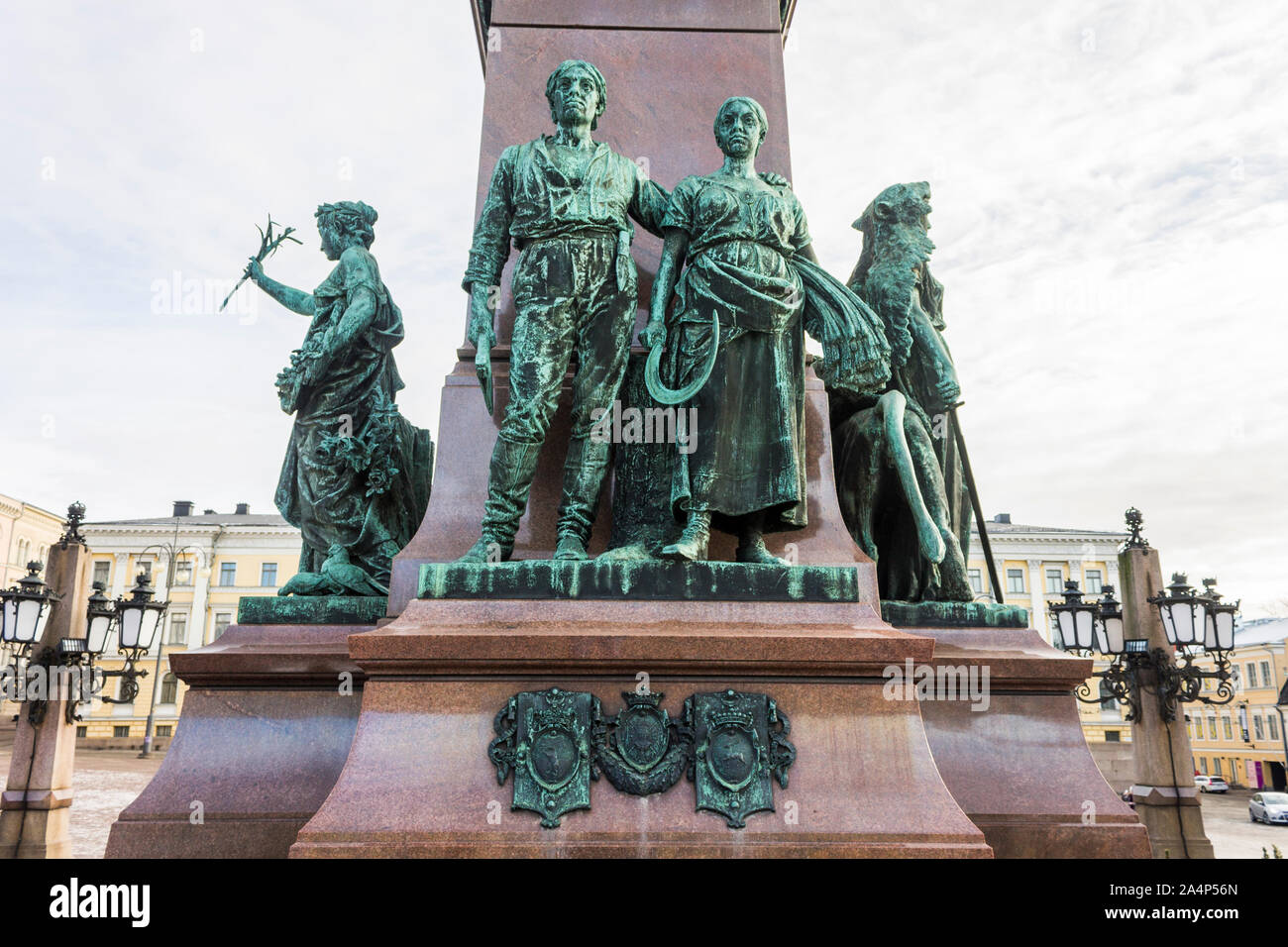 Monumento ad Alessandro II di Russia, il Liberatore, scolpito da Walter Runeberg, presso la Piazza del Senato a Helsinki, la capitale della Finlandia Foto Stock