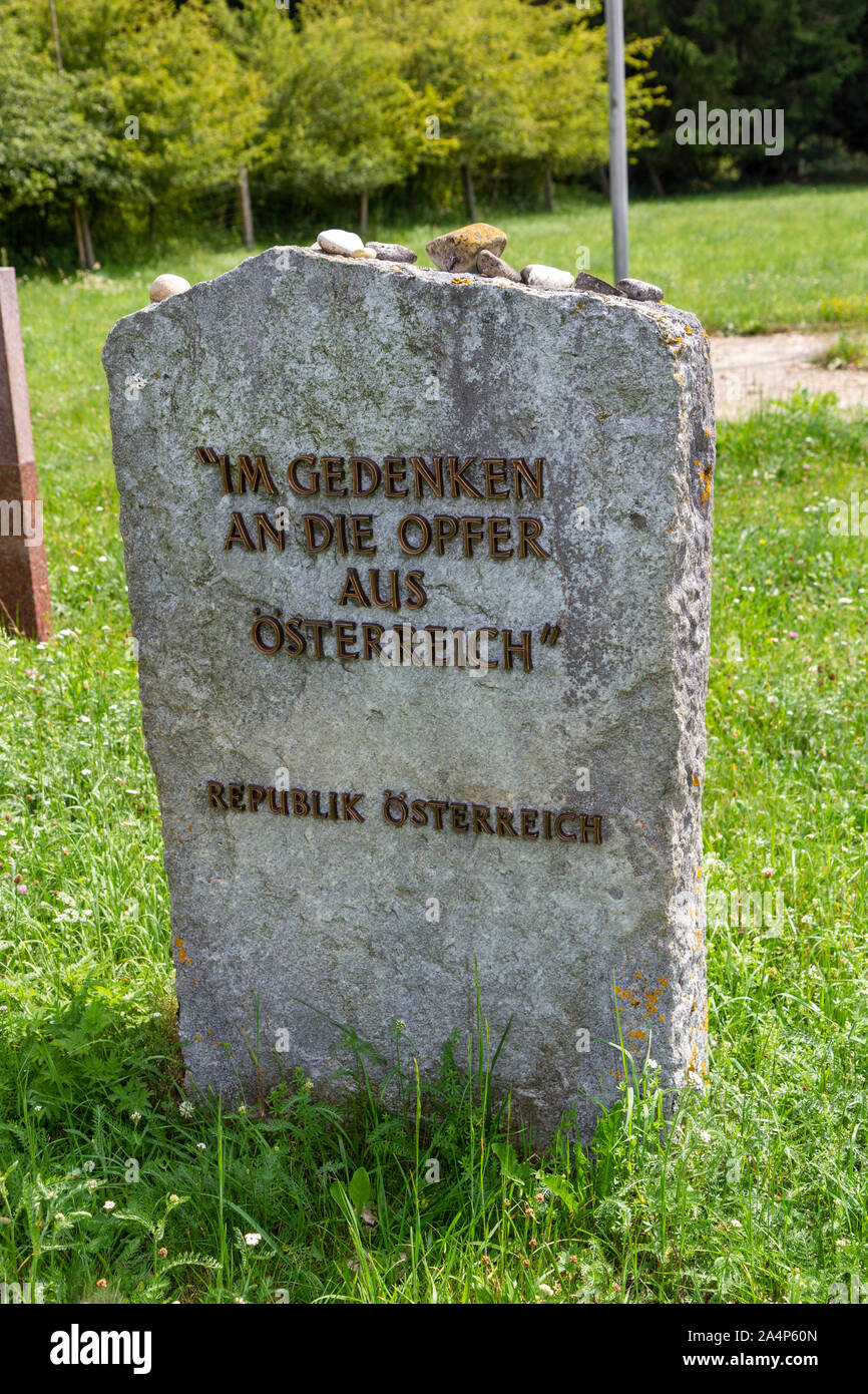 La lapide memorial dall'Austria nell'Unione Memoriale dell Olocausto (Kaufering VII) vicino a Landsberg am Lech, Baviera, Germania. Foto Stock