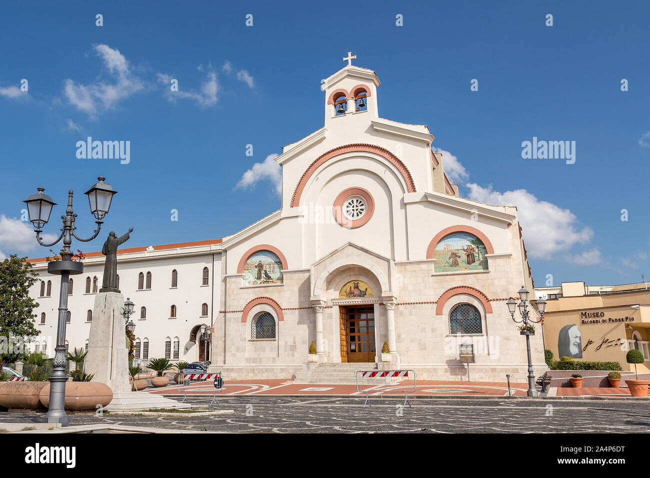 Il convento dei frati Cappuccini, Chiesa della Sacra Famiglia e Museo delle memorie da san Padre Pio anche sapere come Padre Pio, a Pietrelcina, Benevento, Italia Foto Stock
