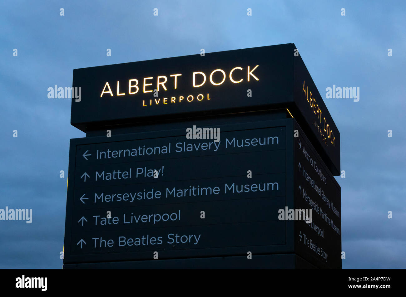 Albert Dock firmare al Pier Head in Liverpool Foto Stock