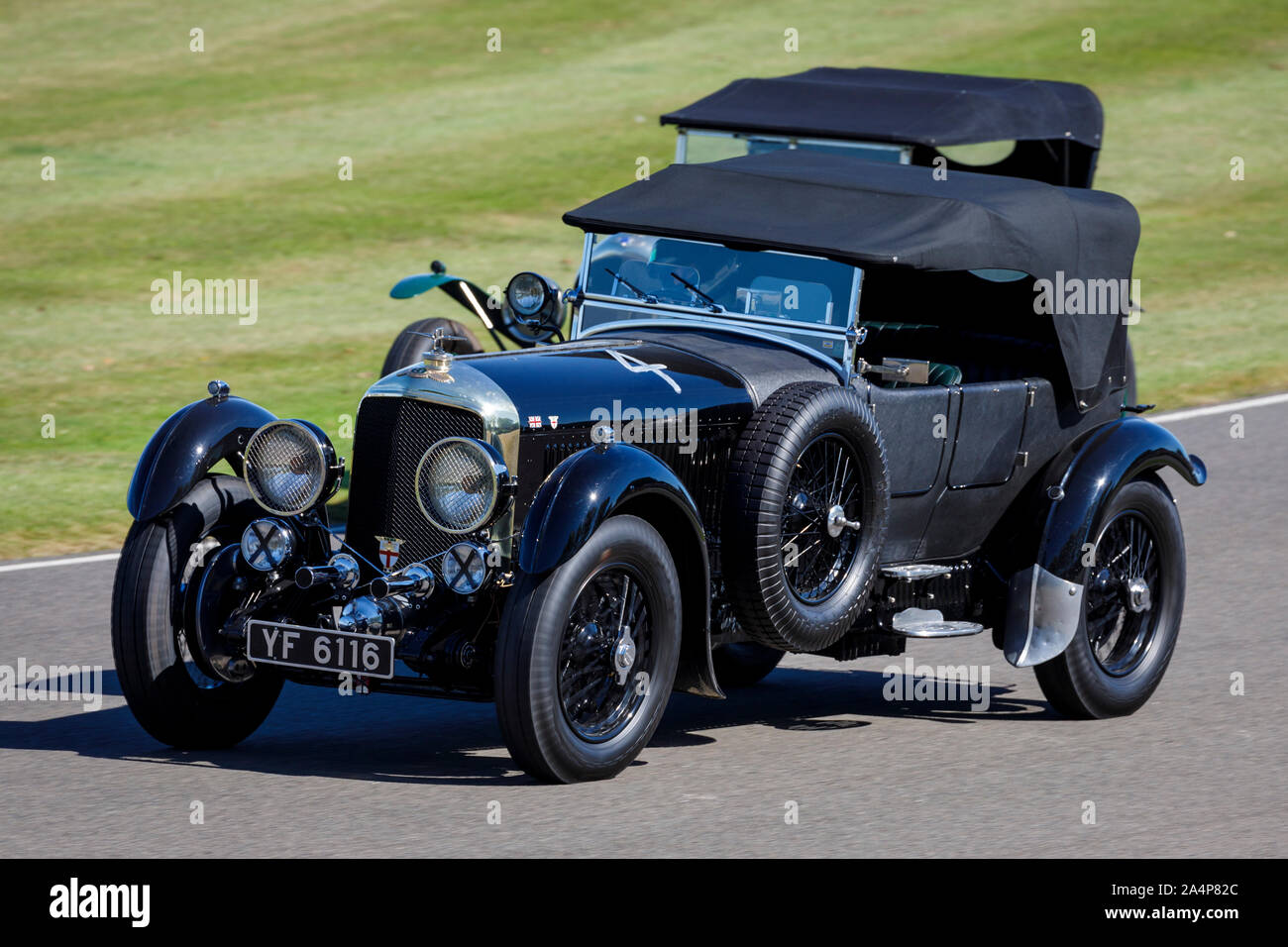 1928 Bentley sei velocità durante il Trofeo Brooklands gara con autista Katarina Kyvalova al 2019 Goodwood, Sussex, Regno Unito. Foto Stock