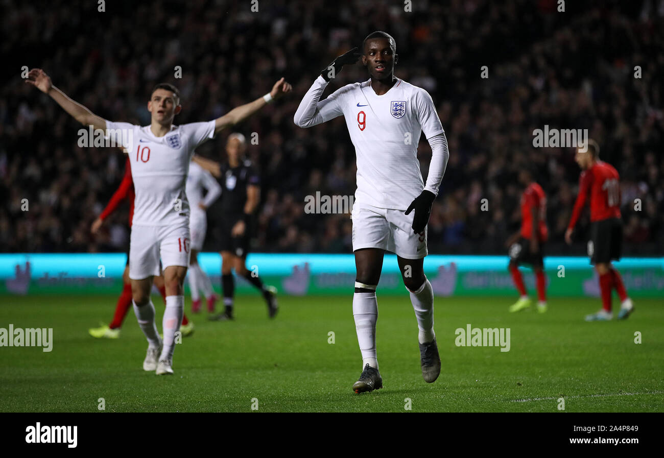 L'Inghilterra del Eddie Nketiah punteggio celebra il suo lato il terzo obiettivo del gioco durante UEFA EURO 2021 Sotto-21 Qualifica del gruppo 3 corrisponde a Stadium MK, Milton Keynes. Foto Stock