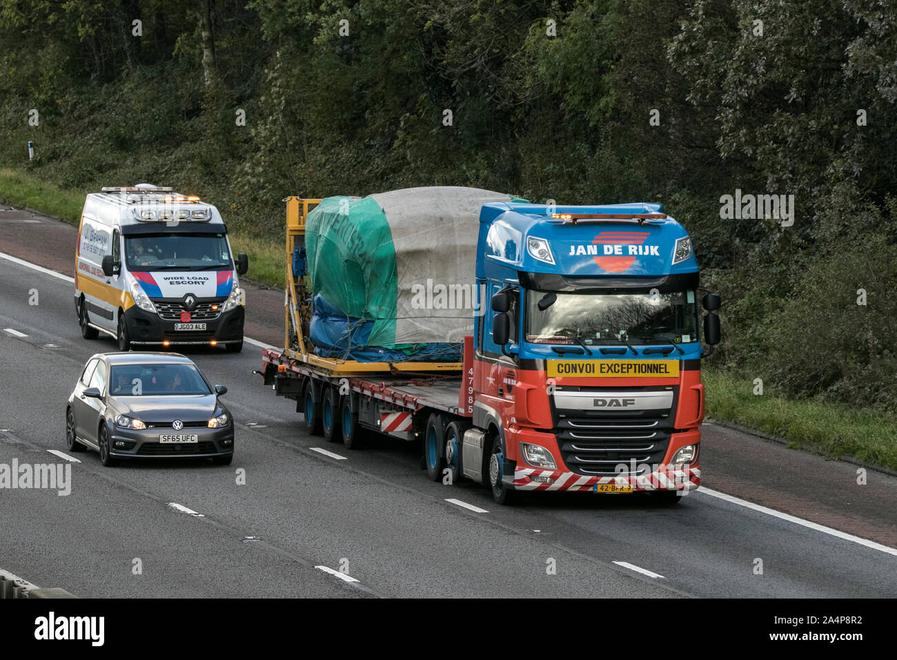 Jan de Rijk Logistics BV Convoi exceptionnel; veicolo Daf Viaggiare sulla autostrada M6 vicino a Preston nel Lancashire, Regno Unito Foto Stock
